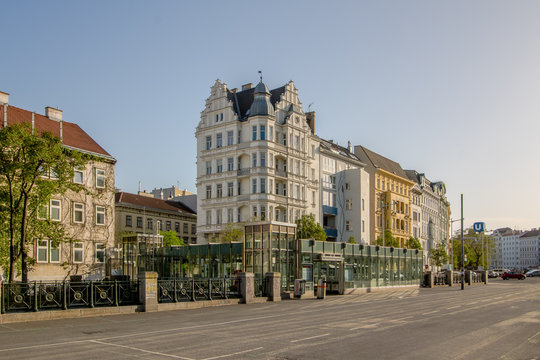 Der ber&uuml;hmte Wiener Naschmarkt im Fr&uuml;hling, &Ouml;sterreich