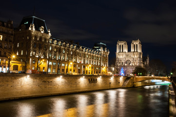 Fototapeta na wymiar Notre Dame Paris Seine