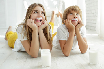 Family drinking milk 