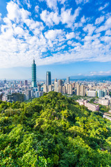 Obraz premium Beautiful landscape and cityscape of taipei 101 building and architecture in the city