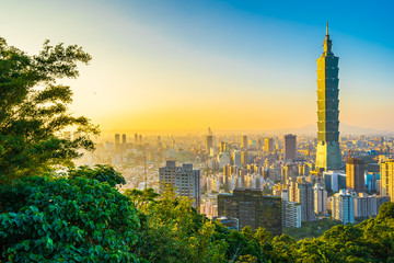 Naklejka premium Beautiful landscape and cityscape of taipei 101 building and architecture in the city