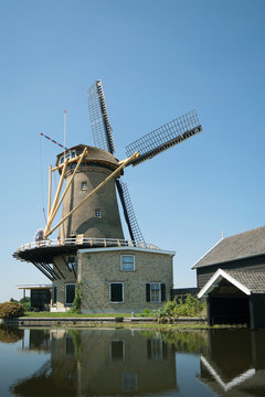 Windmill the Vriendschap in Bleskensgraaf Holland