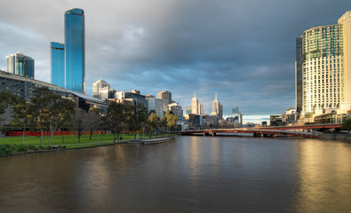 Fototapeta na wymiar Melbourne up the Yarra