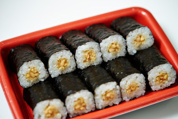 Natto sushi rolls 