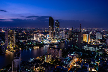 Fototapeta na wymiar Chao phraya river in Business area of Bangkok
