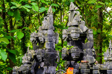 Obraz premium Aligned balinese split gate and candi entrance Bali, Indonesia.