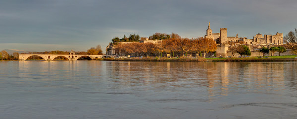 Coucher de soleil sur le pont Saint-Benezet - Avignon en Vaucluse - France