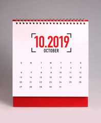 Simple desk calendar 2019 - October