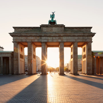 Brandenburg Gate (Brandenburger Tor) at sunrise, Platz des 18.M√§rz, Berlin Mitte, Berlin, Germany