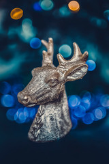 Obraz premium Weihnachtlicher Hirschkopf