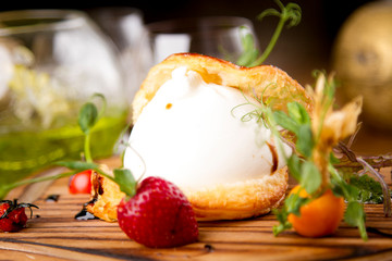  Burrata strawberry a restaurant Cafe