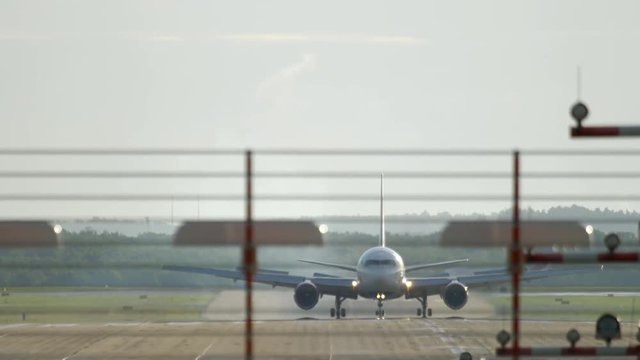 Widebody airplane braking