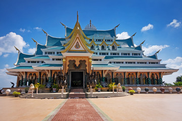 Fototapeta premium Buddhistischer Tempel Wat Pa Phu Kon