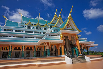 Fototapeta na wymiar Buddhistischer Tempel Wat Pa Phu Kon