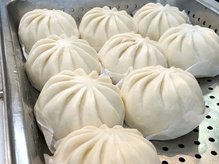 Fluffy white siopao, or steamed buns are usually stuffed with chicken, beef, pork and other fillings.