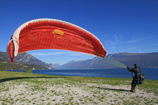 Parapendio sul lago di Garda