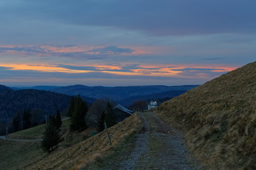 Naklejka na ściany i meble coucher de soleil sur les Vosges