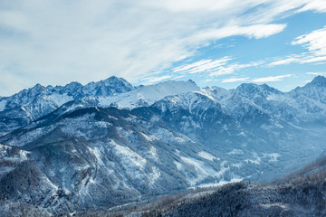 Obraz premium Beautiful panorama of the snow covered mountain range