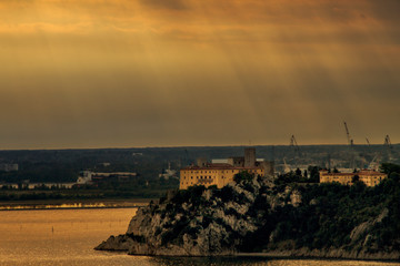 Obraz premium Mare e laguna di Trieste al tramonto