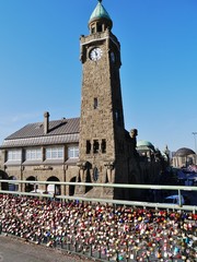 Landungsbrücken Wahrzeichen von Hamburg