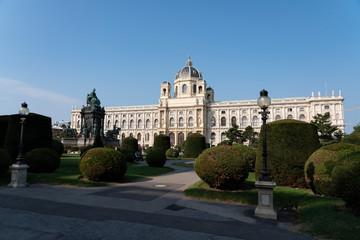 Fototapeta premium Kunsthistorisches Museum in Wien und Maria Theresia Denkmal 