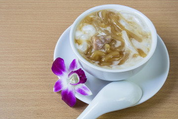 Thai dessert, rice noodles made of rice eaten with coconut cream, sweet food