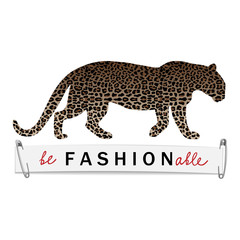 Be Fashionable T-shirt print with leopard silhouette and pattern
