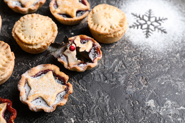 Tasty mince pies on grunge table