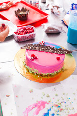 Process of decorating cake with mirror glaze