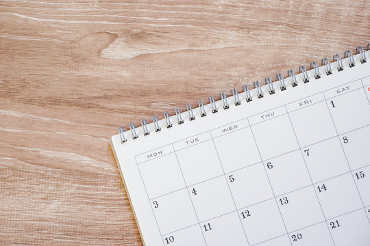 Calendar on the desk or table　デスクまたはテーブルの上のカレンダー