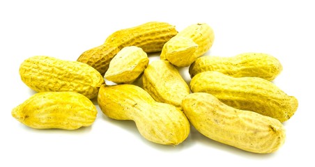 Erdnüsse isoliert freigestellt freistehend