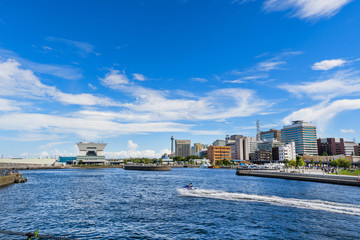Obraz premium 横浜の海と象の鼻パークの風景