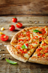 Pizza with cheese, chicken and fresh tomato slices