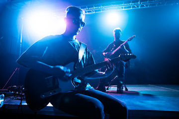Fototapeta na wymiar Musicians perform on stage in the club.