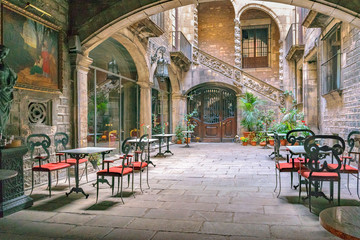 Antique Building Courtyard, Gothic District, Barcelona, Spain - obrazy, fototapety, plakaty