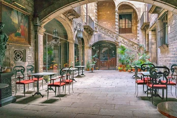 Fototapeten Antikes Gebäude Innenhof, Gotisches Viertel, Barcelona, Spanien © danflcreativo