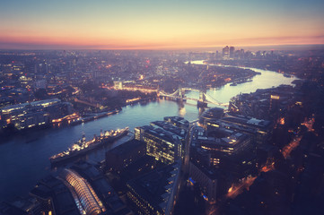 Obraz premium Londyński widok z lotu ptaka z Tower Bridge, UK