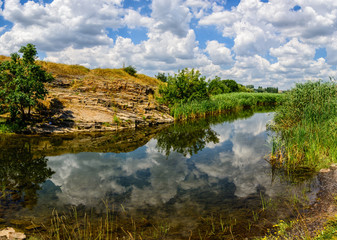 Fototapeta na wymiar Cliffs in a quiet river in the Donbass