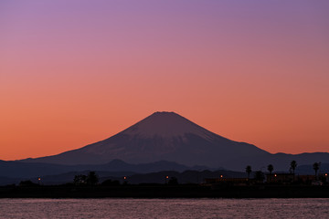 夕暮れの富士山