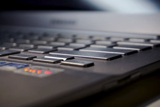 Close-up laptop picture with keyboard in the foreground in a diagonal direction