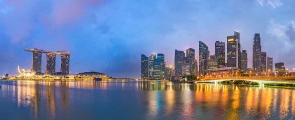 Tuinposter Singapore skyline at the bay. © SeanPavonePhoto