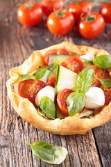 tomato and mozzarella quiche