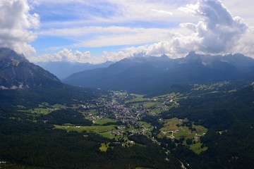 Naklejka premium Village in the valley