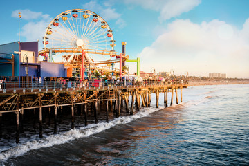 la Fameuse plage de Santa Monica et son ponton - obrazy, fototapety, plakaty