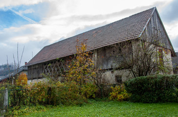 Fototapeta na wymiar old big barn from side