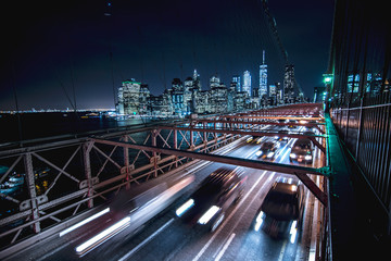 Fototapeta na wymiar Traffico e Skyline dal Ponte di Brooklyn