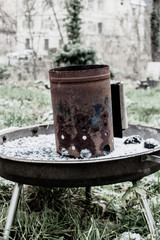 Fototapeta premium Alter Anzündkamin im Winter