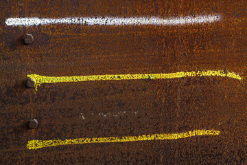 Farbe auf rostigem Untergrund