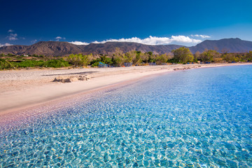 Elafonissistrand op het eiland van Kreta met azuurblauw helder water, Griekenland, Europa