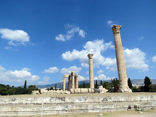 Fototapeta premium Europe, Greece, Athens, the ruins of the ancient temple dedicated to Zeus in good weather